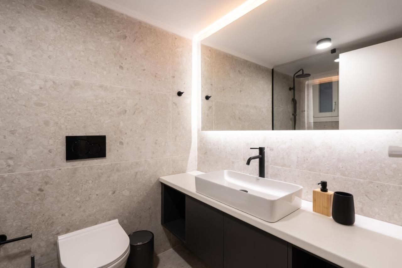 Unique 2 Bedrooms Apartment, Steps To Plaka And City Center Афіни Екстер'єр фото