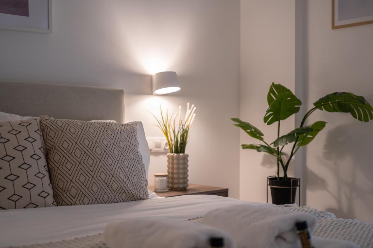 Unique 2 Bedrooms Apartment, Steps To Plaka And City Center Афіни Екстер'єр фото